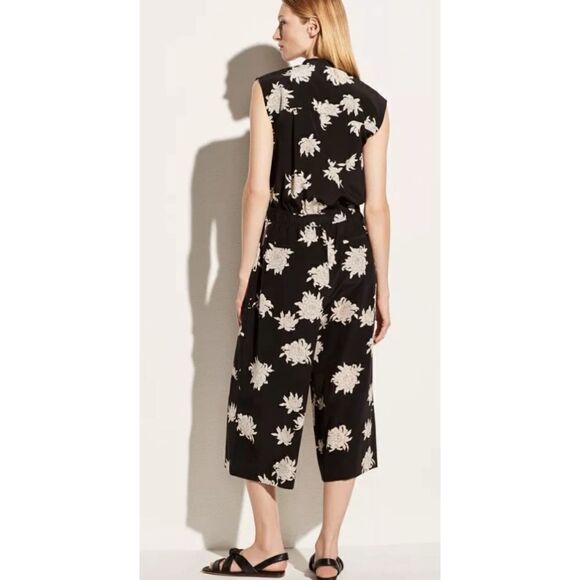 $425 VINCE FLORAL CHRYSANTHEMUM SLEEVELESS WIDE LEG CROP SILK JUMPSUIT IN BLACK - Picture 4 of 11